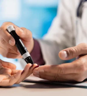 A healthcare professional demonstrating how to use a weight loss pen injector during an Ozempic vs Saxenda consultation in Pakistan.